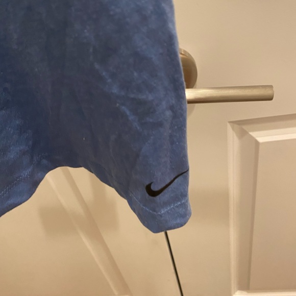 Nike Dry fit tank top with the back out - Picture 4 of 8